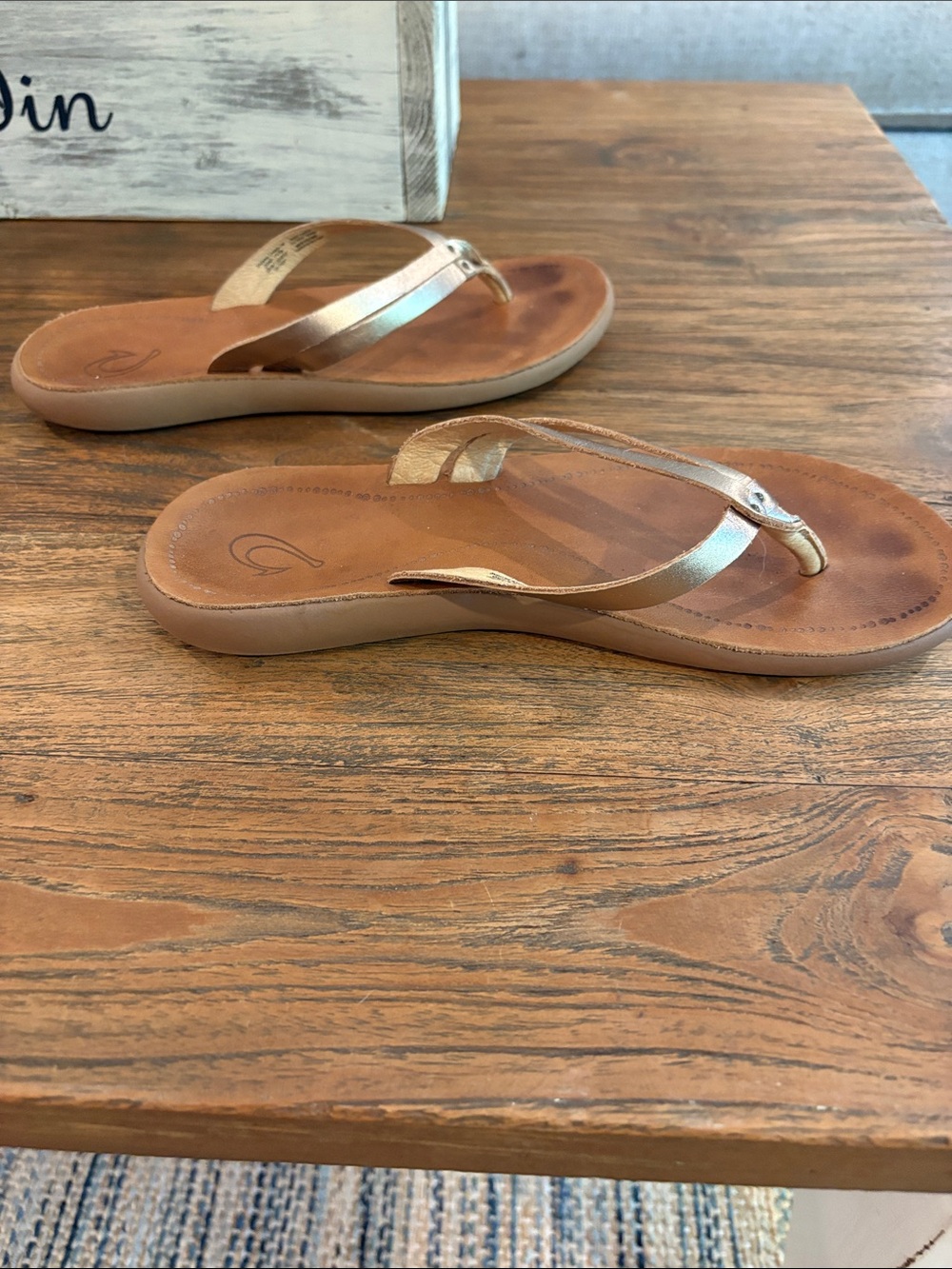 OluKai Women's Metallic Gold Leather Thong Sandals - Picture 3 of 5